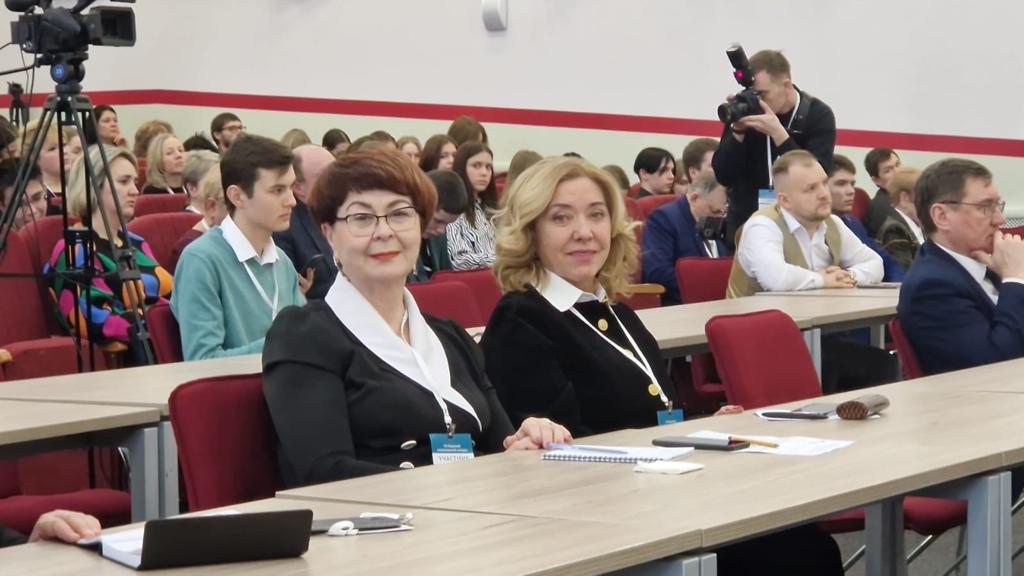 Генеральный директор ЦПК Становление на Пермском Экономическом конгргессе.jpg